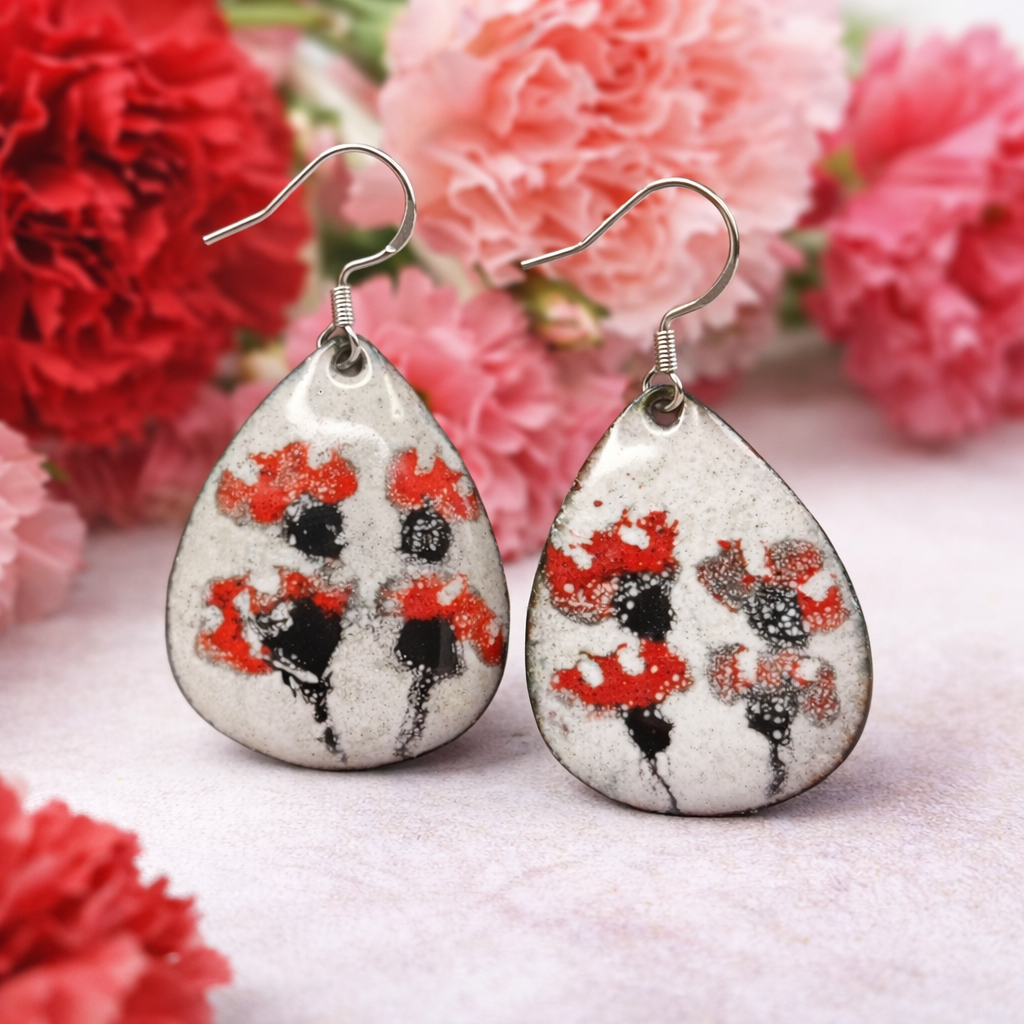 Handgefertigte Emaille-Ohrringe "Nelkenzauber"