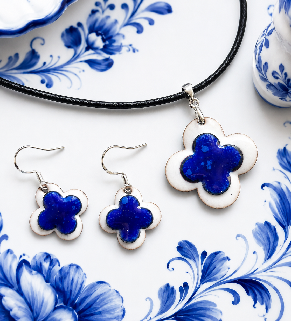Gzhel-Blüte – Handgefertigtes Emaille-Schmuckset