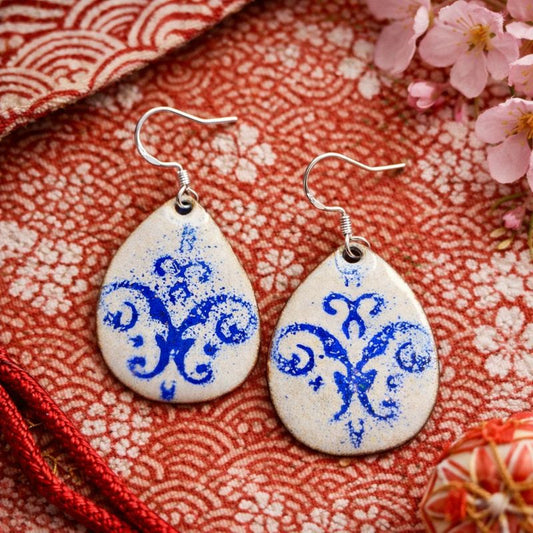 Emaille Ohrringe "Drachentanz" aus der Kollektion Fernöstliche Seide & Feuer