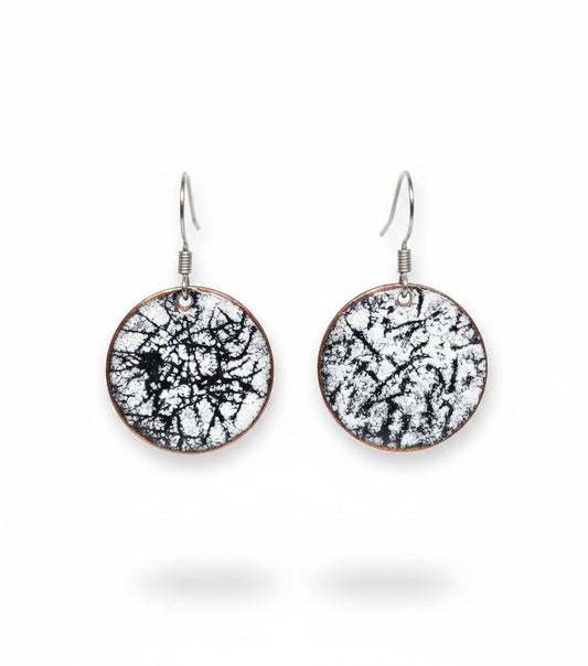 "Contrast of Silence" Enamel Earrings – Monochrome Unique Pieces by Emilia's Emaille