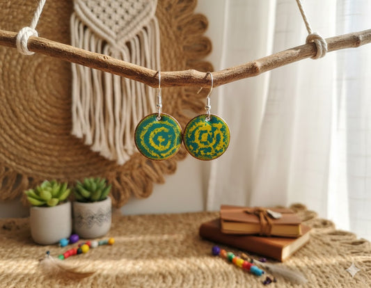 "Boho Wirbel" – Handgefertigte Emaille-Ohrringe: Dein Boho-Statement