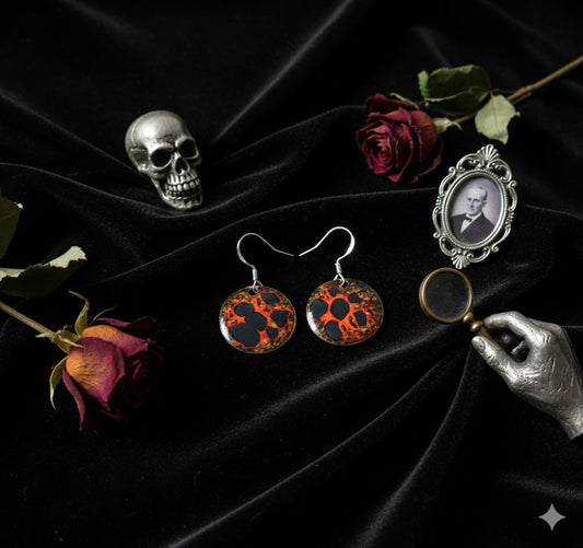 "Nachtschatten-Glut" – Emaille-Ohrringe im Gothic-Addams-Stil