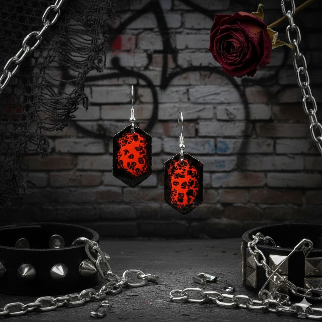 "Punk-Herz-Splitter" – Handgefertigte Emaille-Ohrringe im Gothic-Punk-Stil