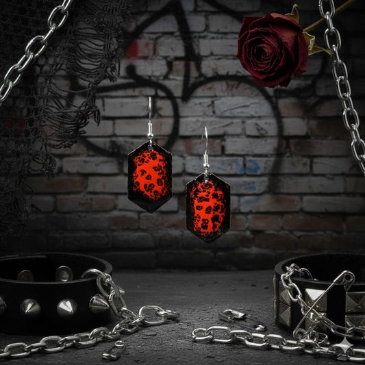 "Punk-Herz-Splitter" – Handgefertigte Emaille-Ohrringe im Gothic-Punk-Stil