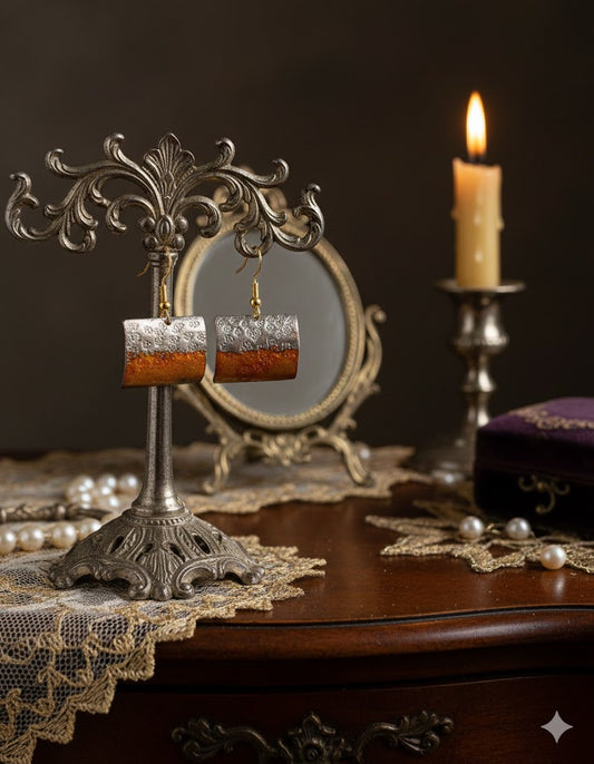 "Bernstein-Amulett" – Handgefertigte Emaille-Ohrringe mit Silber &amp; Amber-Glanz