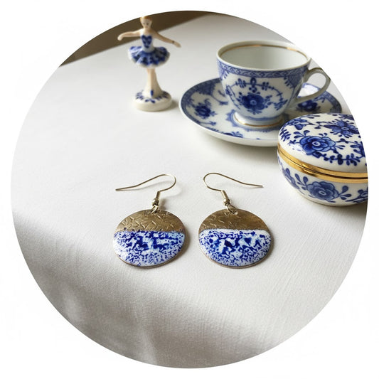 "Zarenblau" – Exklusive Emaille-Ohrringe im Stil feinsten Porzellans