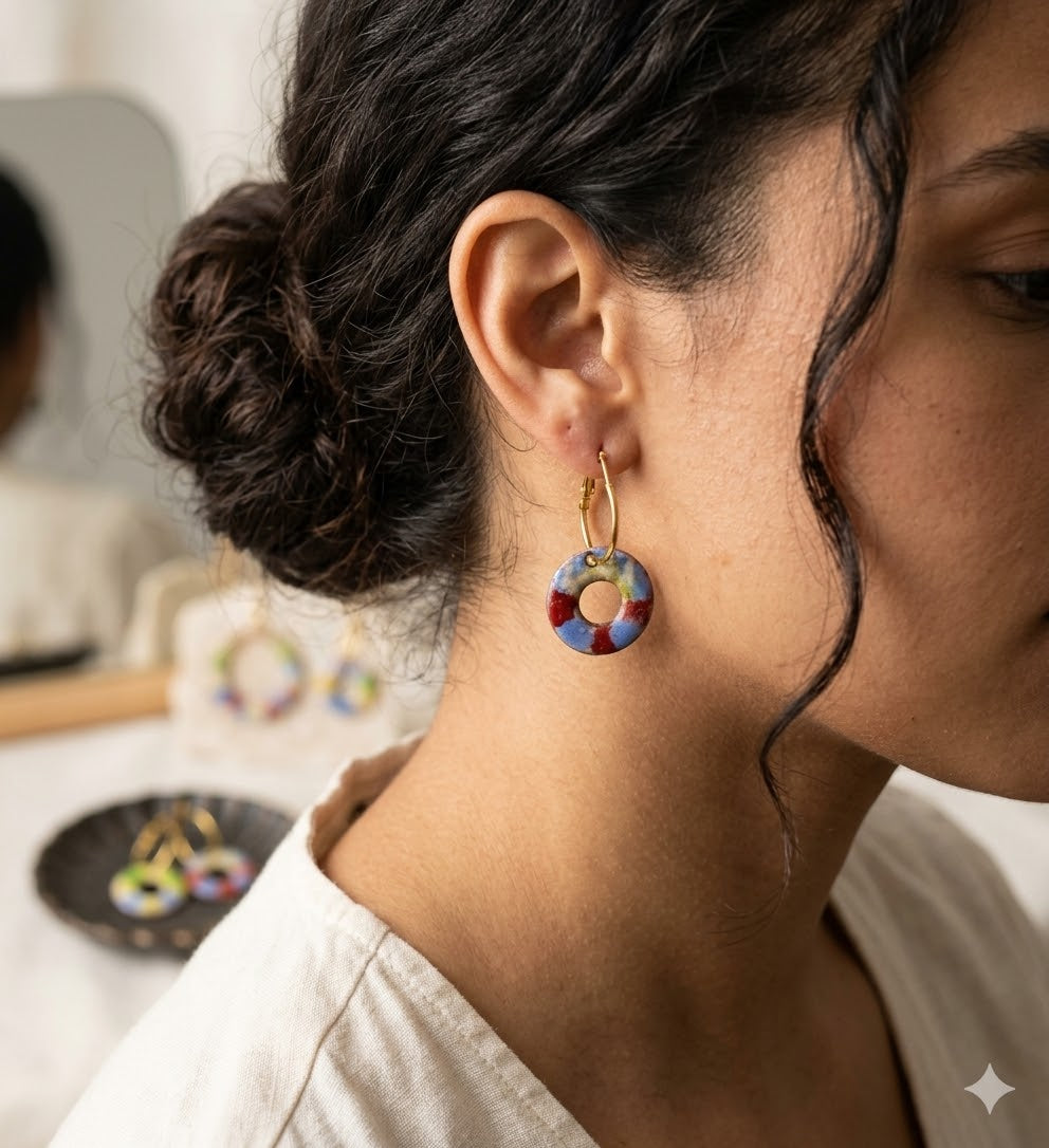 Aquarelle Provençale: Die wendbaren Emaille-Creolen