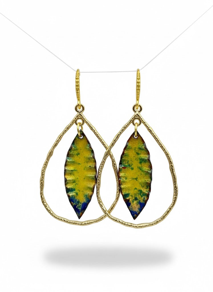 "Waldgeist" – Handgefertigte Emaille-Ohrringe im Boho-Chic