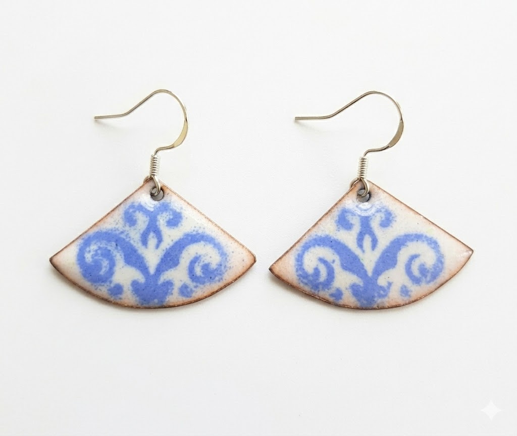 "Ming-Vase & Fächer" – Handgefertigte Emaille-Ohrringe im Chinoiserie-Stil