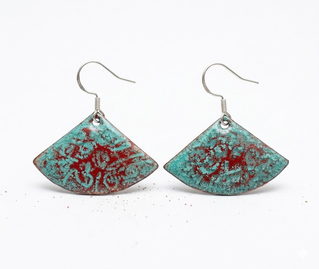 "Echo der Zone" – Handgefertigte Emaille-Ohrringe im Industrial-Look