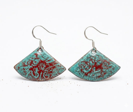 "Echo der Zone" – Handgefertigte Emaille-Ohrringe im Industrial-Look