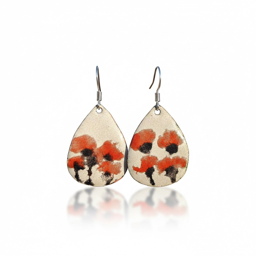 Emaille-Ohrringe „Wilder Mohn am Ohr“