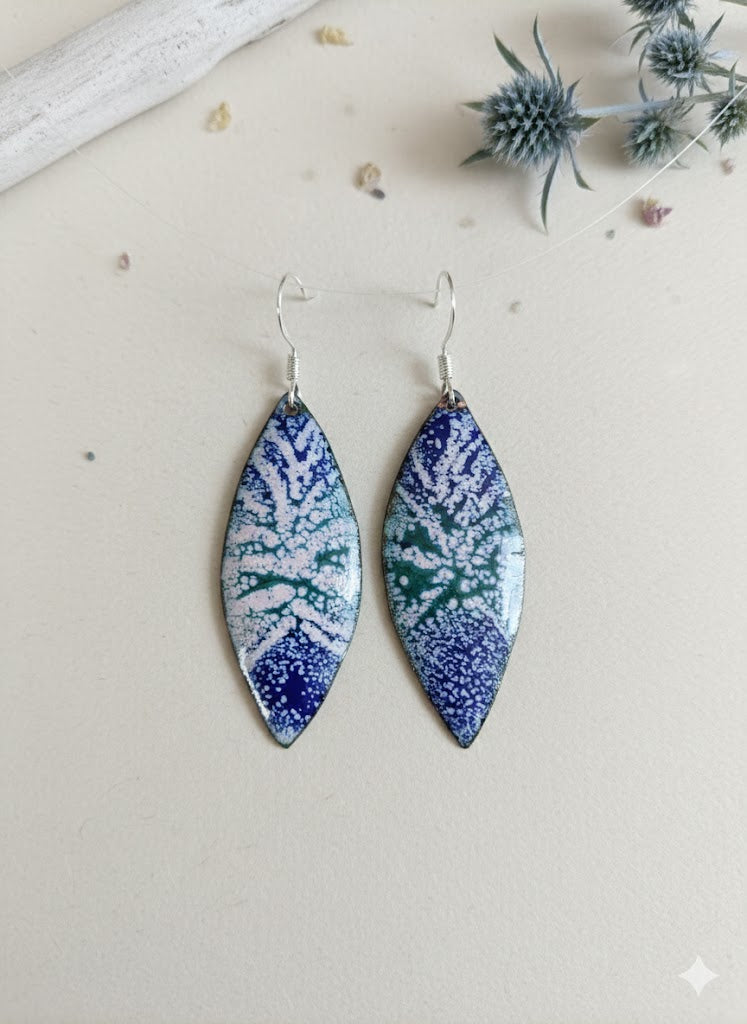 Emaille-Ohrhänger "Frostige Winternacht" – Unikat von Emilia's Emaille