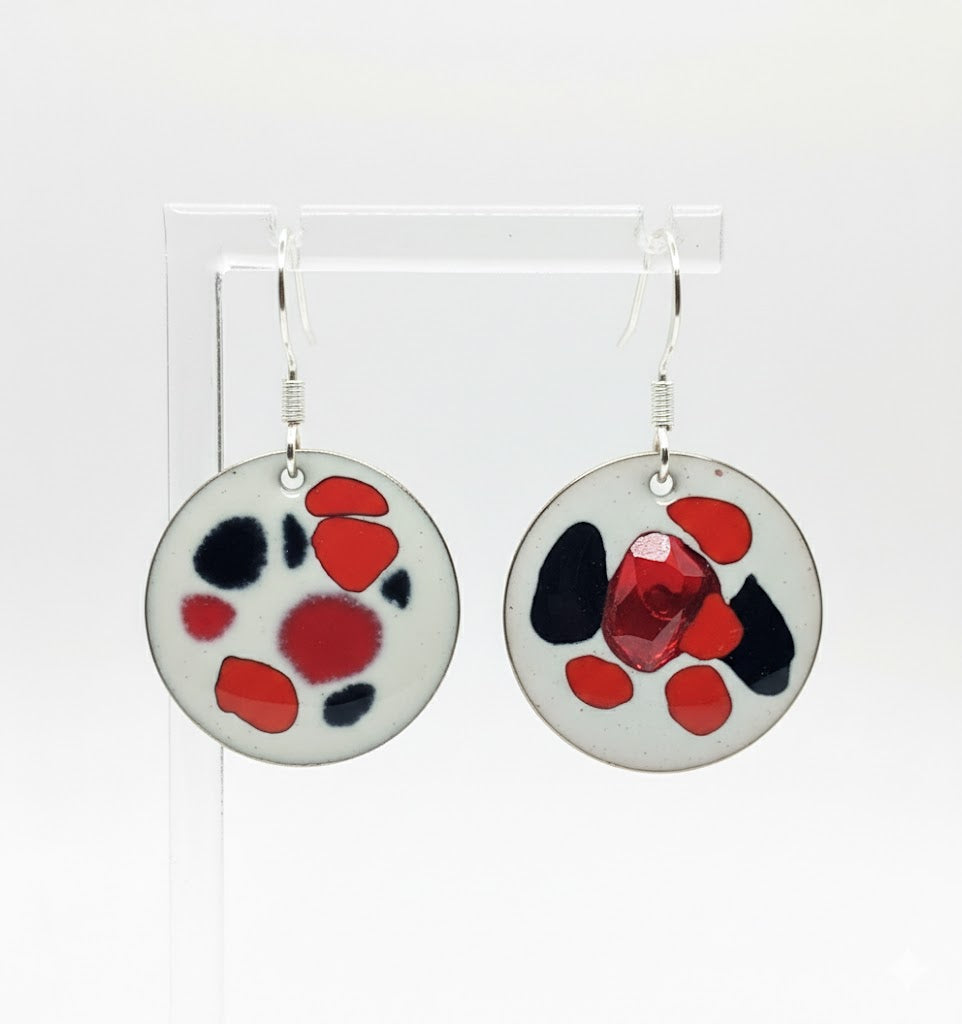 Emaille Ohrringe "Suprematische Form" aus der Kollektion "Geometrie des Feuers – Die Macht der Abstraktion"